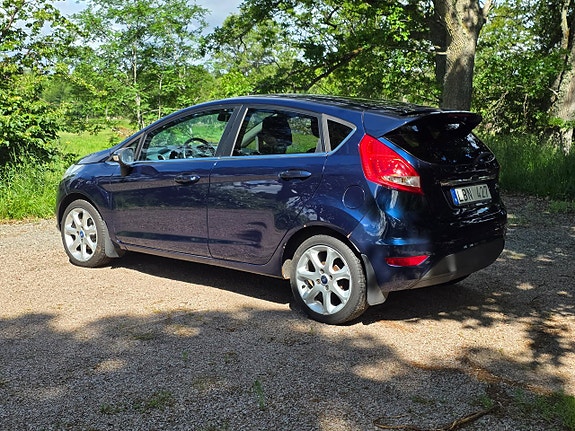 Ford Fiesta 4 of 5