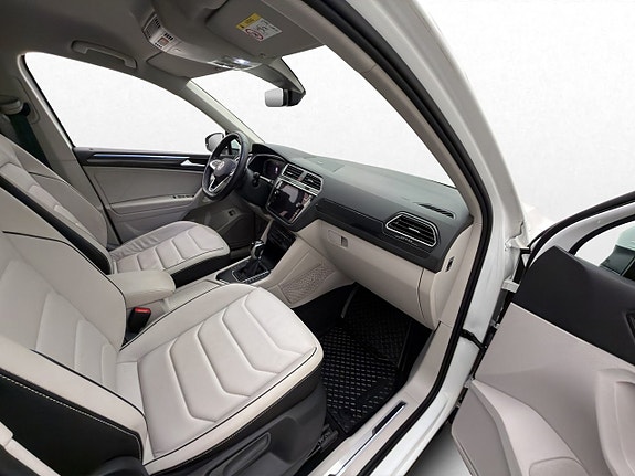 Volkswagen Tiguan 13 of 30