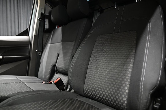 Ford Transit Connect 16 of 26