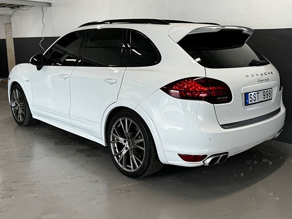 Porsche Cayenne S 14 of 30