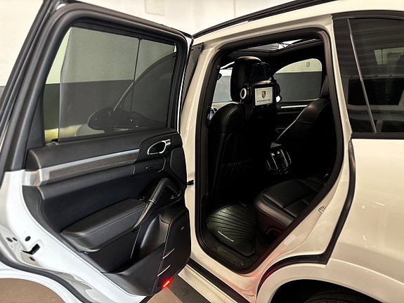 Porsche Cayenne S 26 of 30