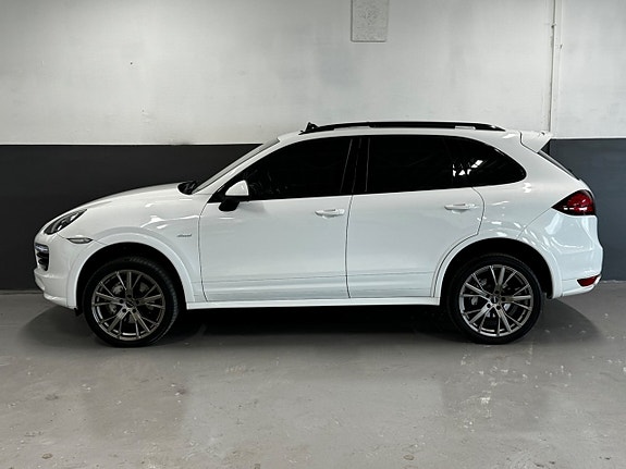 Porsche Cayenne S 3 of 5