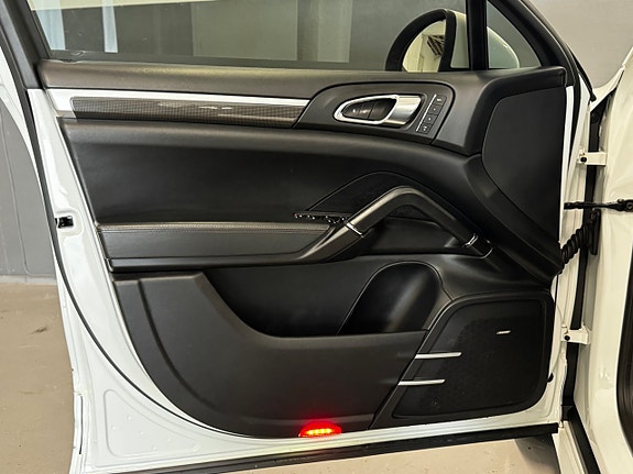 Porsche Cayenne S 21 of 30