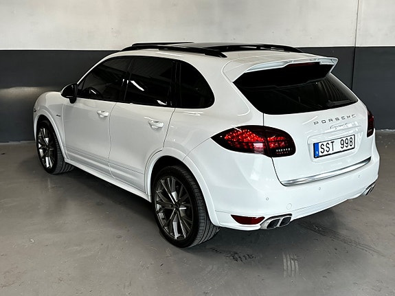 Porsche Cayenne S 11 of 30