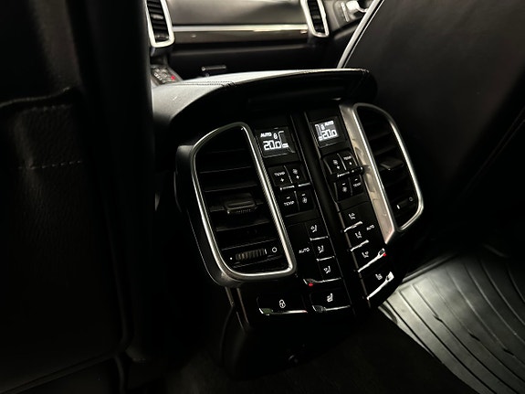 Porsche Cayenne S 27 of 30