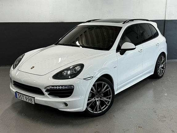 Porsche Cayenne S 2 of 5