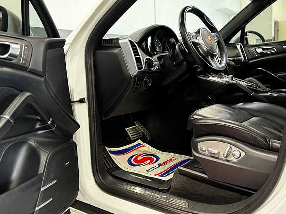 Porsche Cayenne S 19 of 30