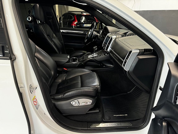 Porsche Cayenne S 23 of 30