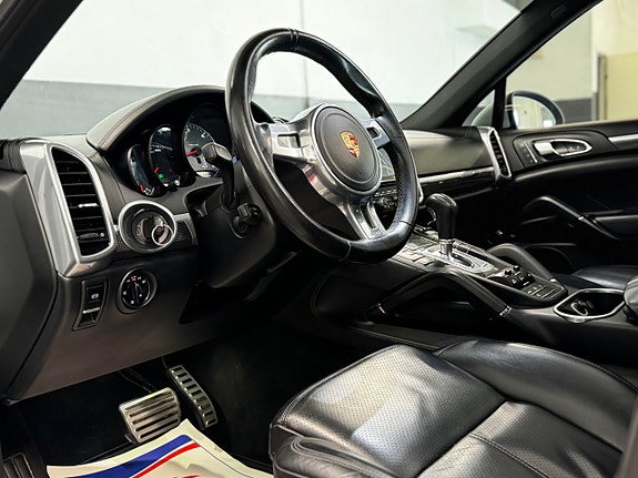 Porsche Cayenne S 18 of 30