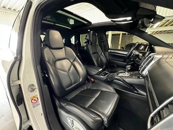 Porsche Cayenne S 22 of 30