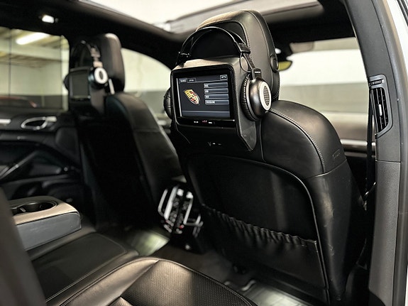 Porsche Cayenne S 25 of 30