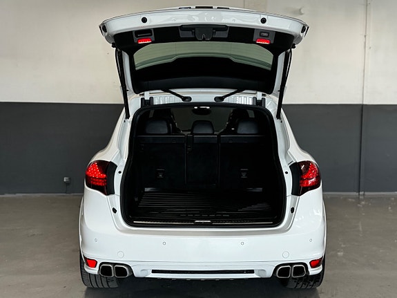 Porsche Cayenne S 10 of 30