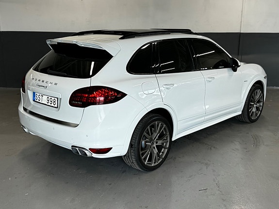 Porsche Cayenne S 12 of 30