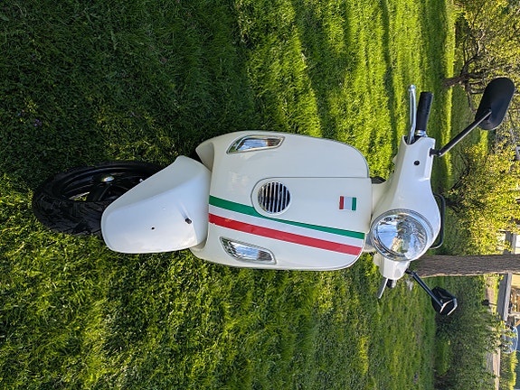 Vespa LX 125 3 of 4