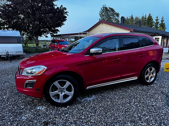 Volvo XC60 2 of 4
