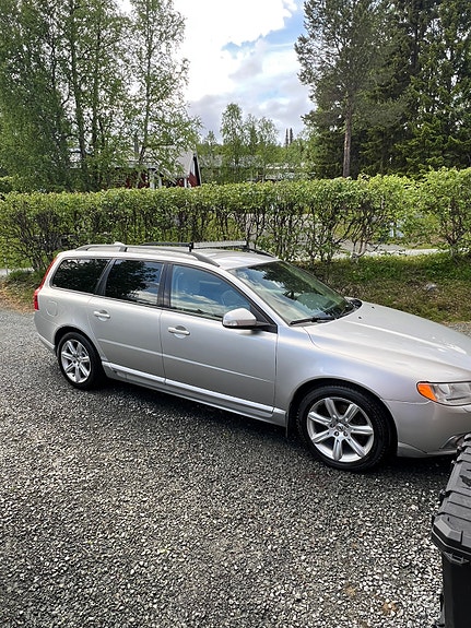 Volvo V70 3 of 5