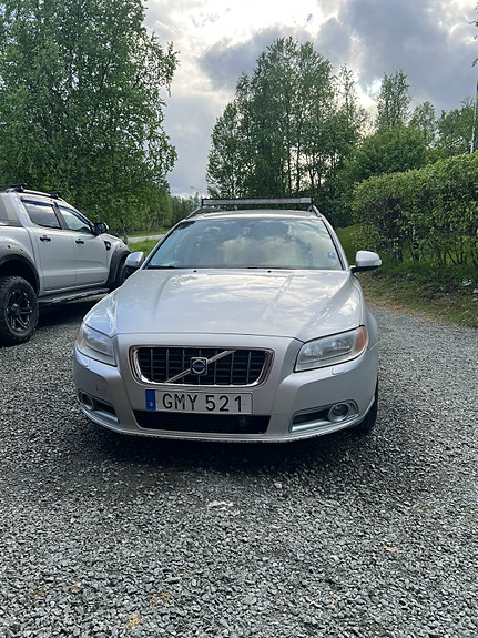 Volvo V70 4 of 5