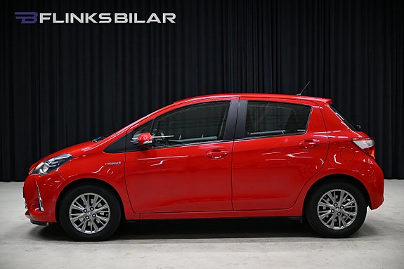 Toyota Yaris 2 of 27