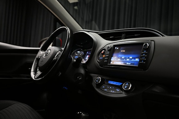Toyota Yaris 21 of 27