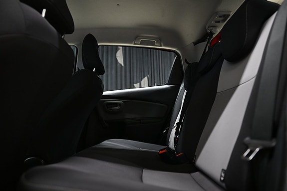 Toyota Yaris 15 of 27
