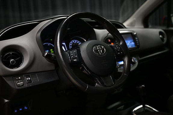 Toyota Yaris 11 of 27