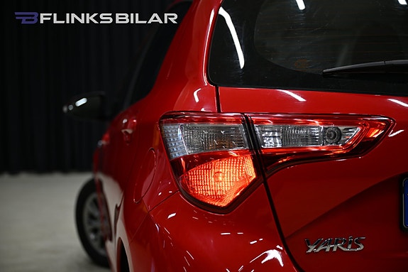 Toyota Yaris 8 of 27
