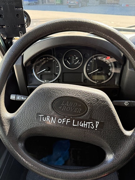 Land Rover Defender 130 16 of 30