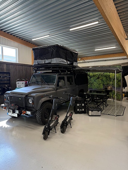 Land Rover Defender 130 2 of 5