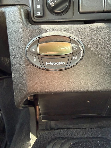 Land Rover Defender 130 19 of 30
