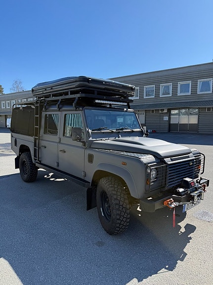 Land Rover Defender 130 3 of 5