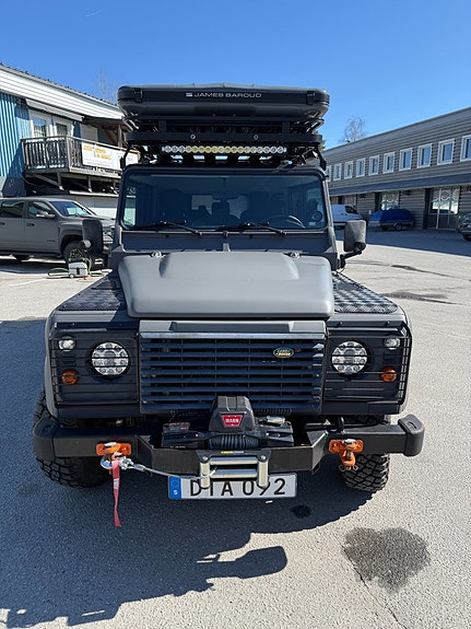Land Rover Defender 130 9 of 30
