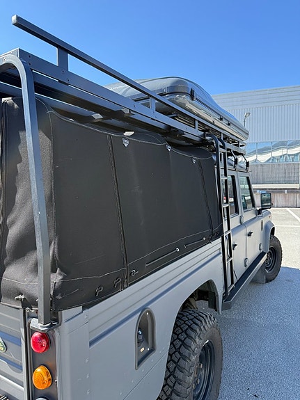 Land Rover Defender 130 8 of 30