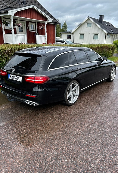 Mercedes-Benz E220 3 of 3