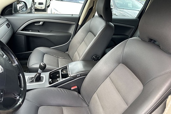 Volvo V70 11 of 20