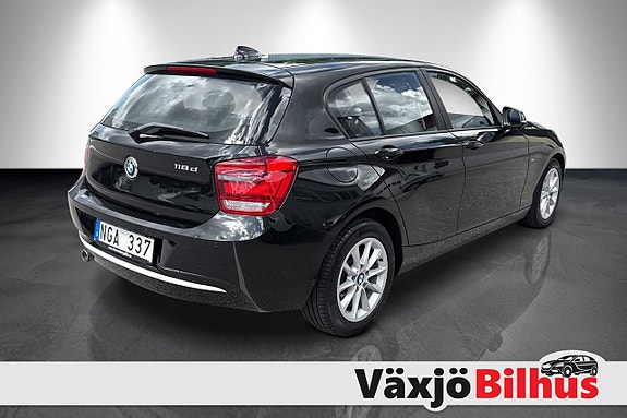 BMW 118d 3 of 5