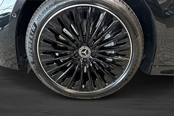 Mercedes-Benz E300 6 of 14