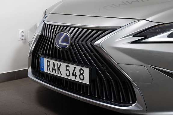 Lexus ES300h 3 of 25