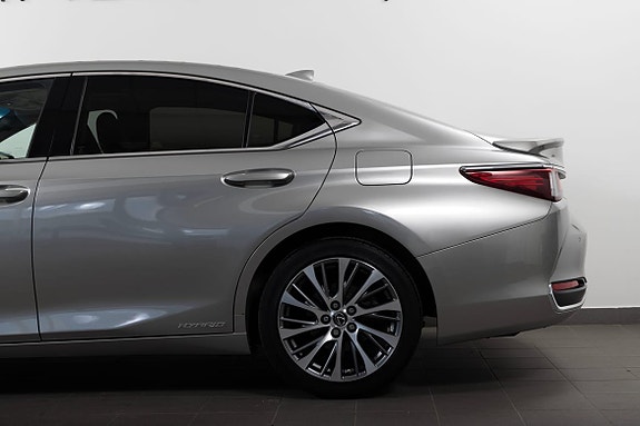 Lexus ES300h 5 of 25
