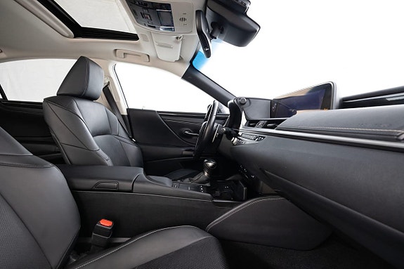 Lexus ES300h 14 of 25