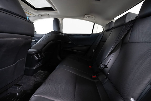 Lexus ES300h 17 of 25