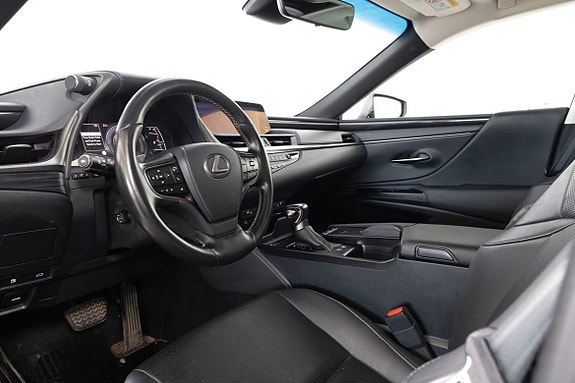 Lexus ES300h 16 of 25