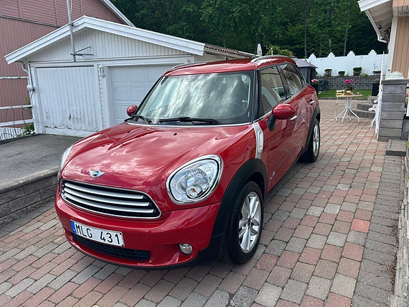 MINI Countryman Cooper D 2 of 5