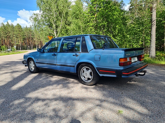 Volvo 740 3 of 5