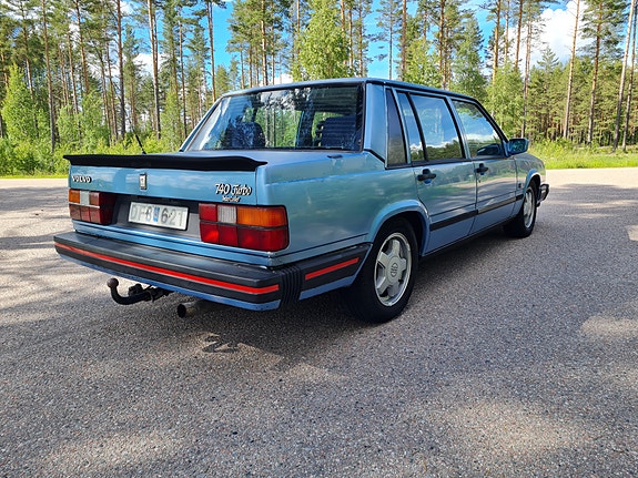 Volvo 740 4 of 5