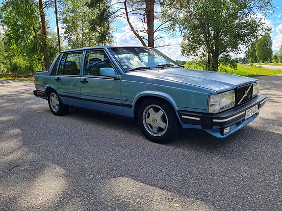 Volvo 740 2 of 5