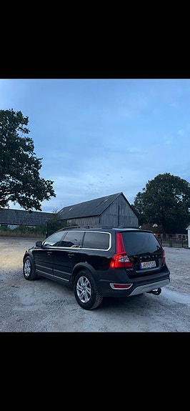 Volvo XC70 2 of 4