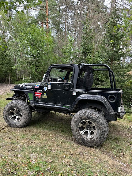 Jeep Wrangler 3 of 9
