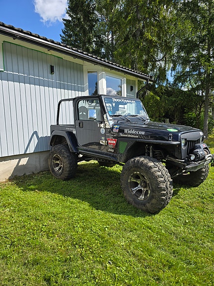 Jeep Wrangler 4 of 9