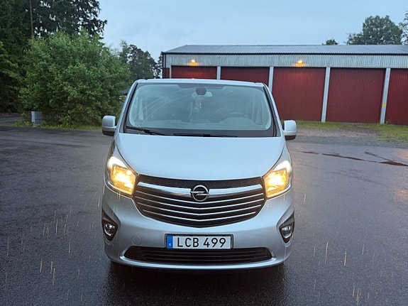 Opel Vivaro 2 of 5
