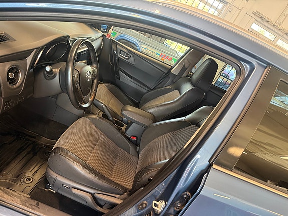 Toyota Auris 4 of 5
